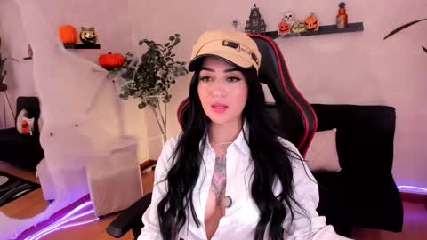 Snapshot of emmyevans1 chatting on October 2025 08:28:01 PM Emmy Evans  online show from October 2025 08:28:01 PM