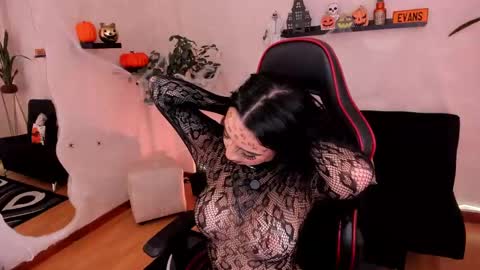 Snapshot of emmyevans1 chatting on October 2025 08:41:01 PM Emmy Evans  online show from October 2025 08:41:01 PM