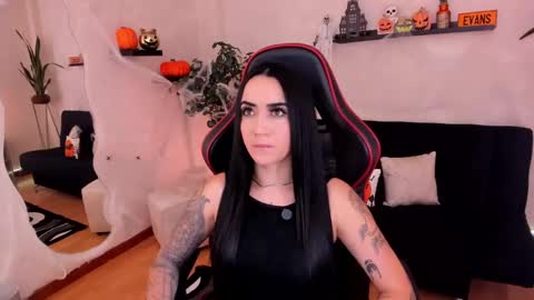 Snapshot of emmyevans1 chatting on October 2025 07:45:02 PM Emmy Evans  online show from October 2025 07:45:02 PM