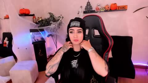 Snapshot of emmyevans1 chatting on October 2025 07:27:01 PM Emmy Evans  online show from October 2025 07:27:01 PM