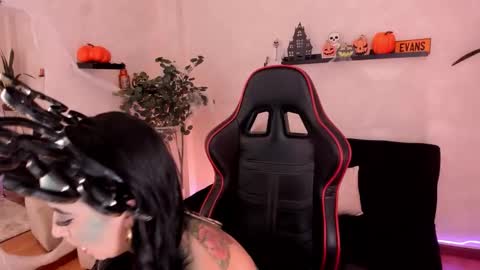 Snapshot of emmyevans1 chatting on October 2025 07:52:01 PM Emmy Evans  online show from October 2025 07:52:01 PM