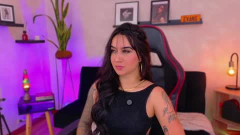 Emmy Evans  online show from February 2026 07:51:02 PM