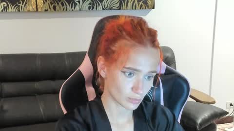 Emmylie online show from April 2026 07:11:02 PM