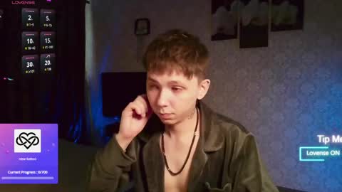 Snapshot of emveeboy96 chatting on April 2026 08:17:01 AM emveeboy96 online show from April 2026 08:17:01 AM
