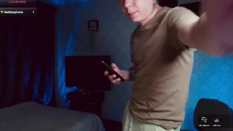 Snapshot of emveeboy96 chatting on May 2026 07:00:02 PM emveeboy96 online show from May 2026 07:00:02 PM