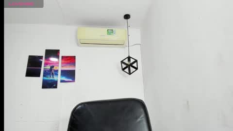 Snapshot of emy_0 chatting on December 2024 10:54:01 AM Emy online show from December 2024 10:54:01 AM