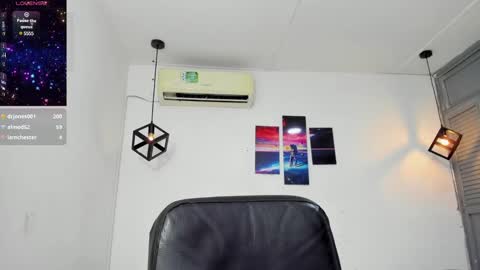 Snapshot of emy_0 chatting on December 2024 10:06:02 AM Emy online show from December 2024 10:06:02 AM