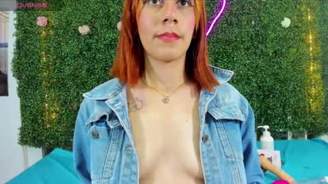 Snapshot of emy_0 chatting on January 2025 06:25:02 AM Emy online show from January 2025 06:25:02 AM