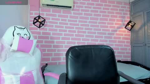 Snapshot of emy_0 chatting on January 2025 03:34:02 AM Emy online show from January 2025 03:34:02 AM