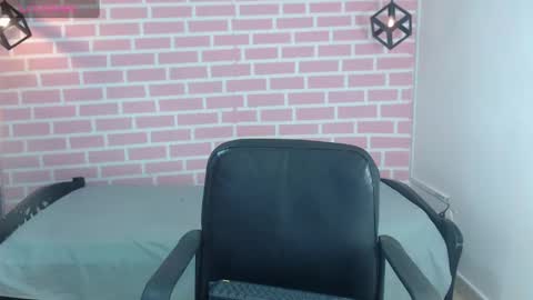 Snapshot of emy_0 chatting on January 2025 07:40:01 PM Emy online show from January 2025 07:40:01 PM