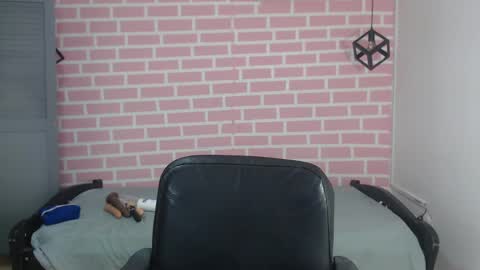 Snapshot of emy_0 chatting on January 2025 10:08:02 PM Emy online show from January 2025 10:08:02 PM