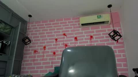 Snapshot of emy_0 chatting on February 2025 08:33:02 PM Emy online show from February 2025 08:33:02 PM