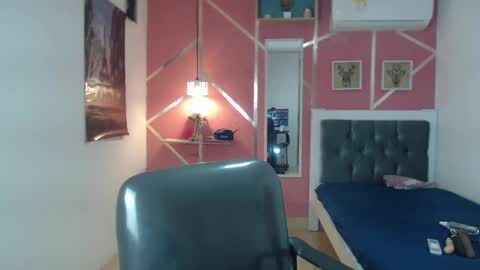 Snapshot of emy_0 chatting on February 2025 03:36:02 AM Emy online show from February 2025 03:36:02 AM