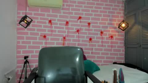 Snapshot of emy_0 chatting on March 2025 09:53:01 PM Emy online show from March 2025 09:53:01 PM