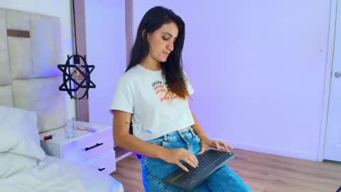 EMY FERRER online show from April 2026 06:19:01 AM