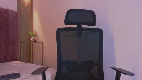 Emy online show from November 2025 08:19:01 PM