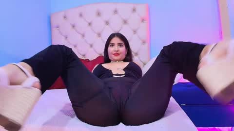 Snapshot of emy_ly chatting on December 2025 11:43:01 PM emy online show from December 2025 11:43:01 PM