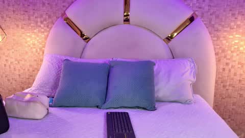 Emy  online show from April 2026 11:37:01 AM