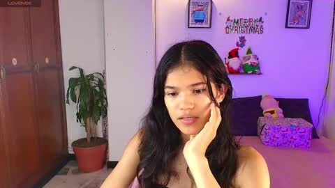 emycarver09 online show from December 2025 11:48:01 AM