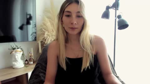 emyconneer online show from December 2024 03:22:01 PM