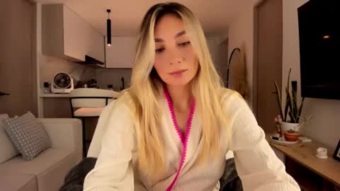 emyconneer online show from December 2024 02:07:02 AM