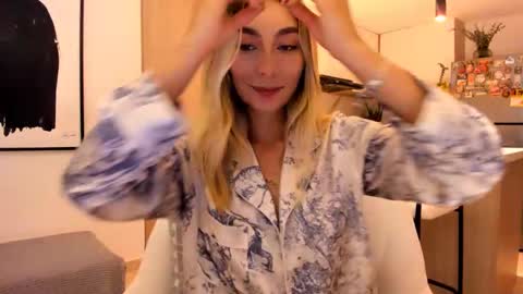 emyconneer online show from February 2025 03:20:01 AM