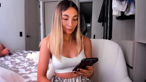 emyconneer online show from February 2025 10:10:02 PM