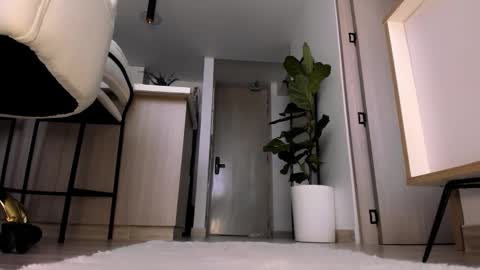 emyconneer online show from February 2025 06:47:02 PM