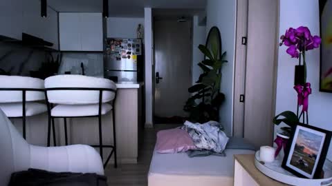 emyconneer online show from March 2025 05:39:02 PM