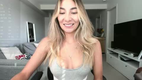 emyconneer online show from September 2025 10:00:01 PM