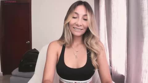 emyconneer online show from October 2025 06:19:02 PM