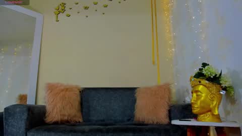 EMYLY  online show from February 2025 07:04:01 PM