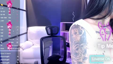 Snapshot of emysilver chatting on February 2025 05:24:02 PM Emy Silver online show from February 2025 05:24:02 PM