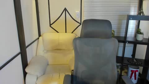 Snapshot of emysilver chatting on February 2025 04:35:01 PM Emy Silver online show from February 2025 04:35:01 PM