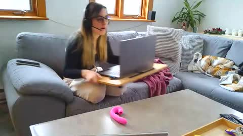 emyxxl online show from December 2025 01:48:01 PM