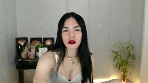 Snapshot of enchantress_mia03 chatting on May 2026 01:30:02 PM enchantress_mia03 online show from May 2026 01:30:02 PM