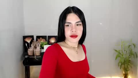 Snapshot of enchantress_mia03 chatting on June 2026 09:33:02 AM enchantress_mia03 online show from June 2026 09:33:02 AM