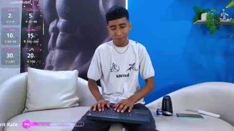 Snapshot of ender_h0t chatting on September 2025 01:54:02 PM Ender online show from September 2025 01:54:02 PM