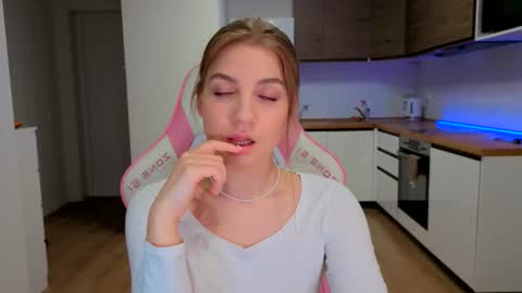 enjoyeverymoment_ online show from March 2026 04:54:01 PM