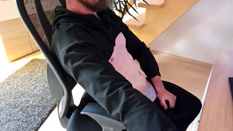 Snapshot of enjoyfreetime chatting on October 2025 11:33:02 AM Pete online show from October 2025 11:33:02 AM