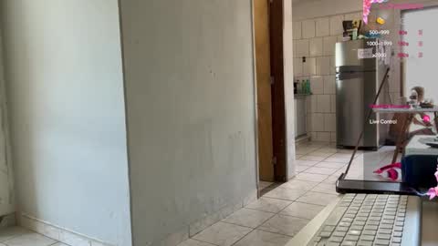 Snapshot of enjoythetrip chatting on February 2025 03:30:01 PM Luke online show from February 2025 03:30:01 PM