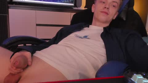 Snapshot of enkeer chatting on December 2024 11:34:01 PM Enker online show from December 2024 11:34:01 PM