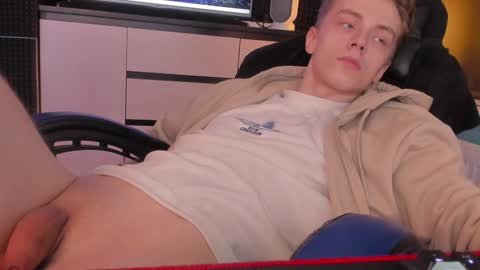 Snapshot of enkeer chatting on January 2025 05:12:01 AM Enker online show from January 2025 05:12:01 AM