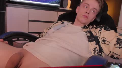 Snapshot of enkeer chatting on January 2025 10:10:01 PM Enker online show from January 2025 10:10:01 PM