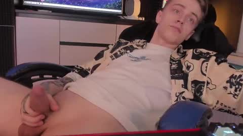 Snapshot of enkeer chatting on February 2025 12:48:01 AM Enker online show from February 2025 12:48:01 AM