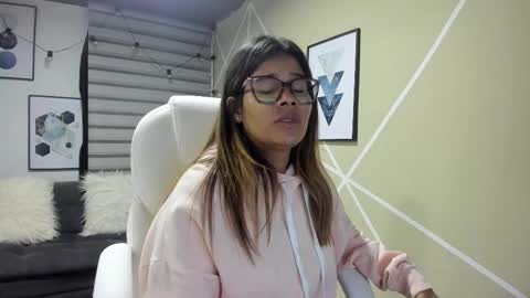 Enma clark online show from October 2025 04:00:01 AM