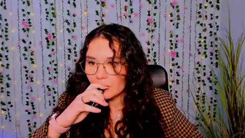 Snapshot of enny_mrr chatting on March 2025 09:33:02 AM enny_mrr online show from March 2025 09:33:02 AM