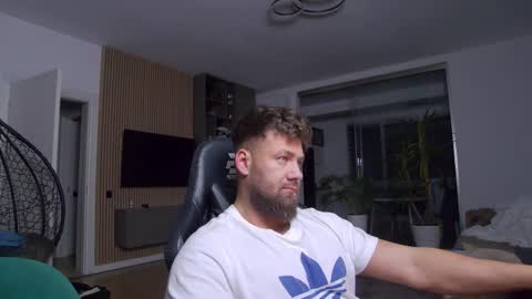 Erik online show from March 2025 08:18:02 PM