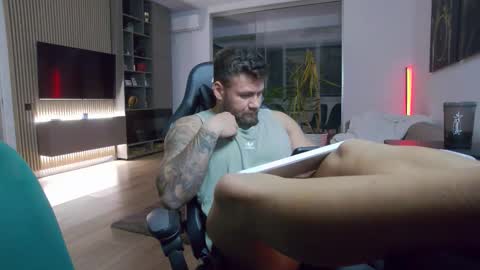 Erik online show from October 2025 05:48:02 PM