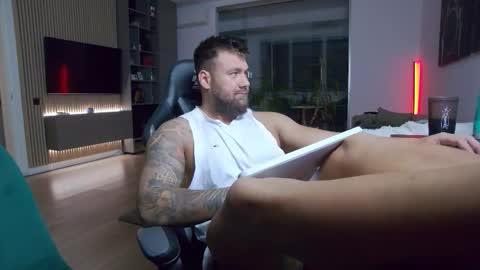 Erik online show from November 2025 06:52:02 PM